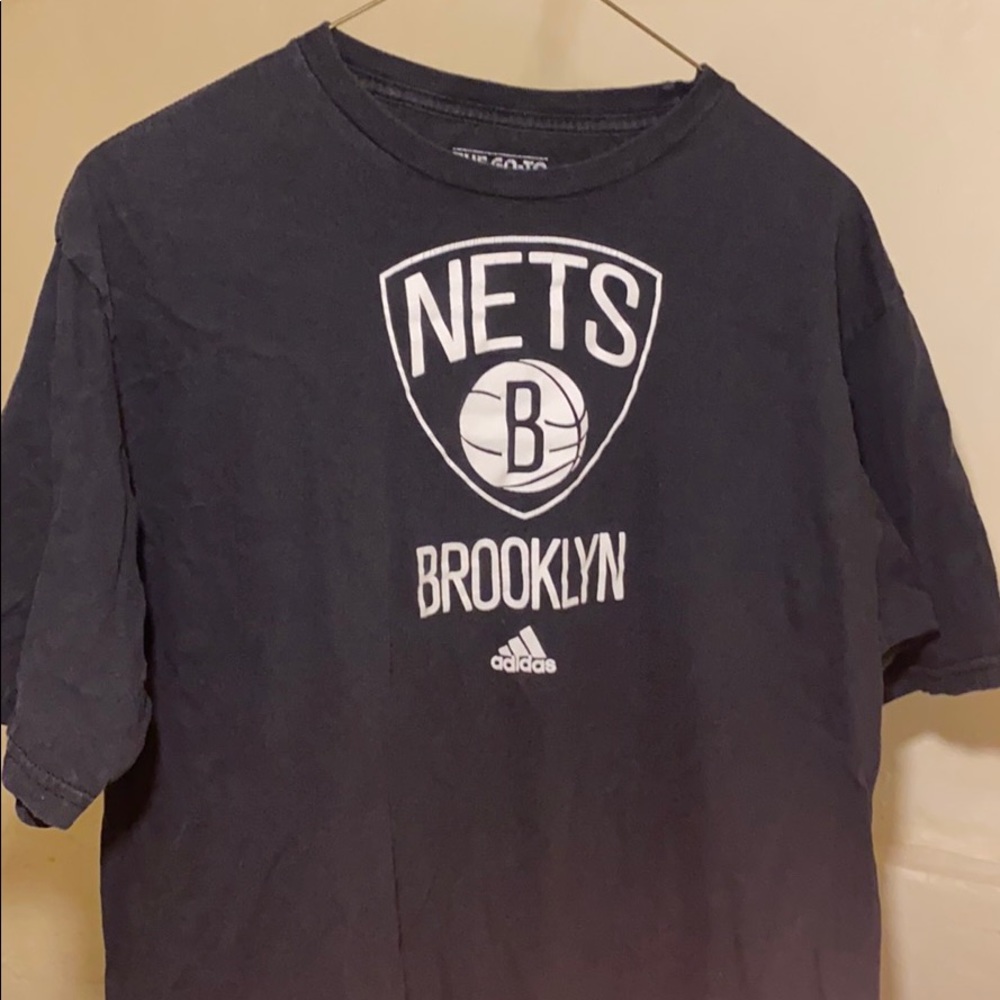 Black Brooklyn Nets shirt